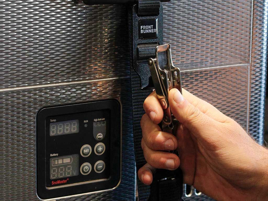 QUICK RELEASE LATCHING STRAP
